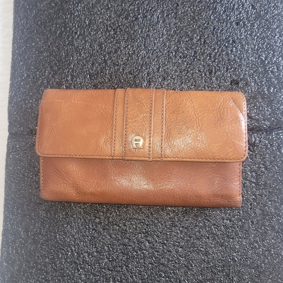 Etienne Aigner Tan Brown Leather Bi-Fold Wallet Coin Women's Clutch Purse - Picture 1 of 8